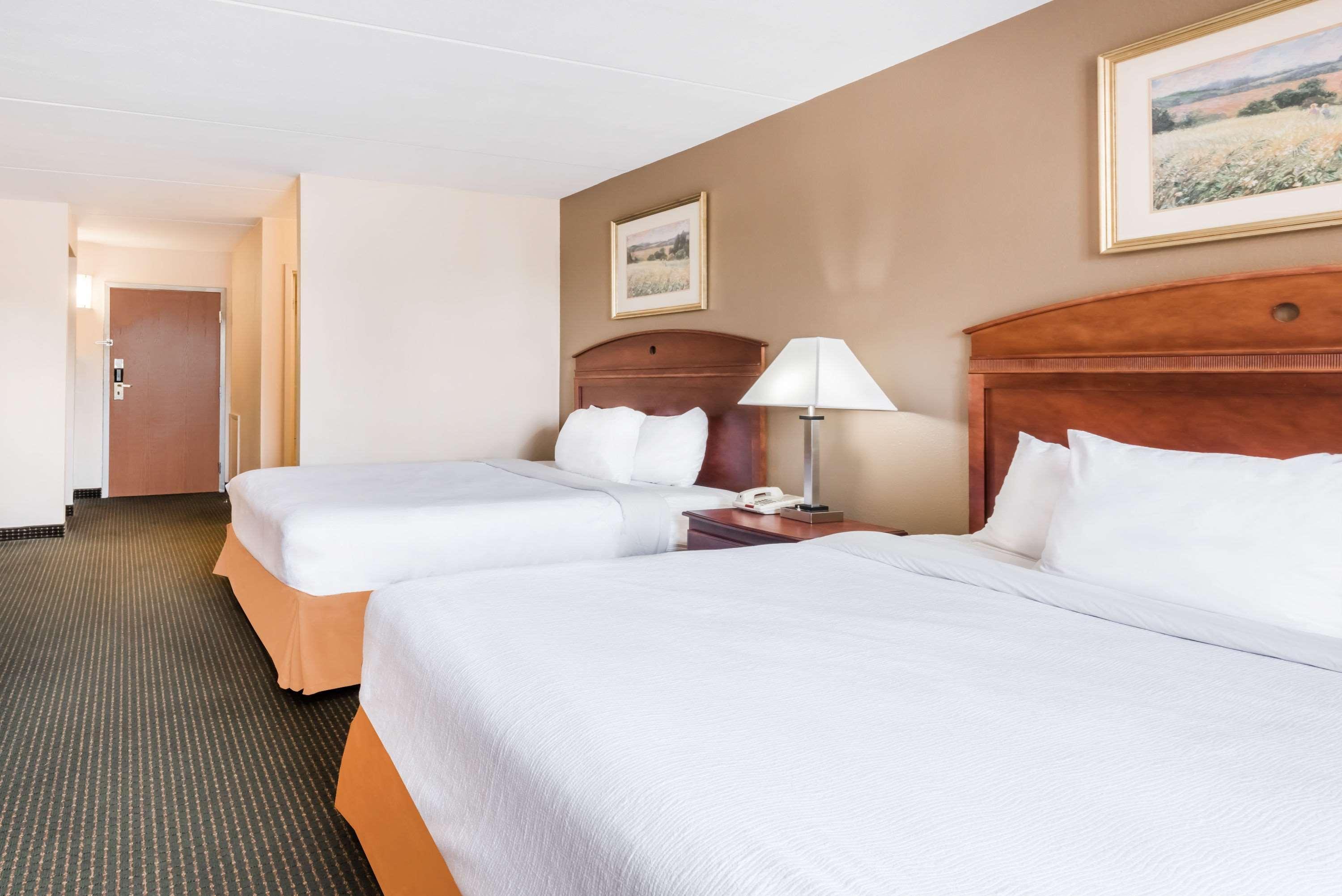 Ramada By Wyndham Harrisburg/Hershey Area Exterior photo