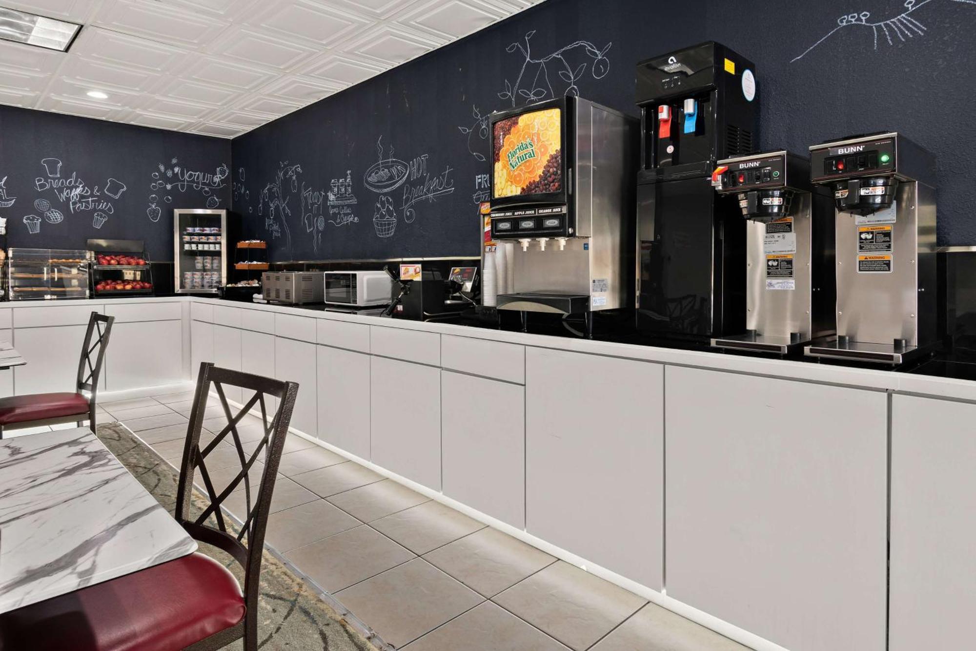 Ramada By Wyndham Harrisburg/Hershey Area Exterior photo