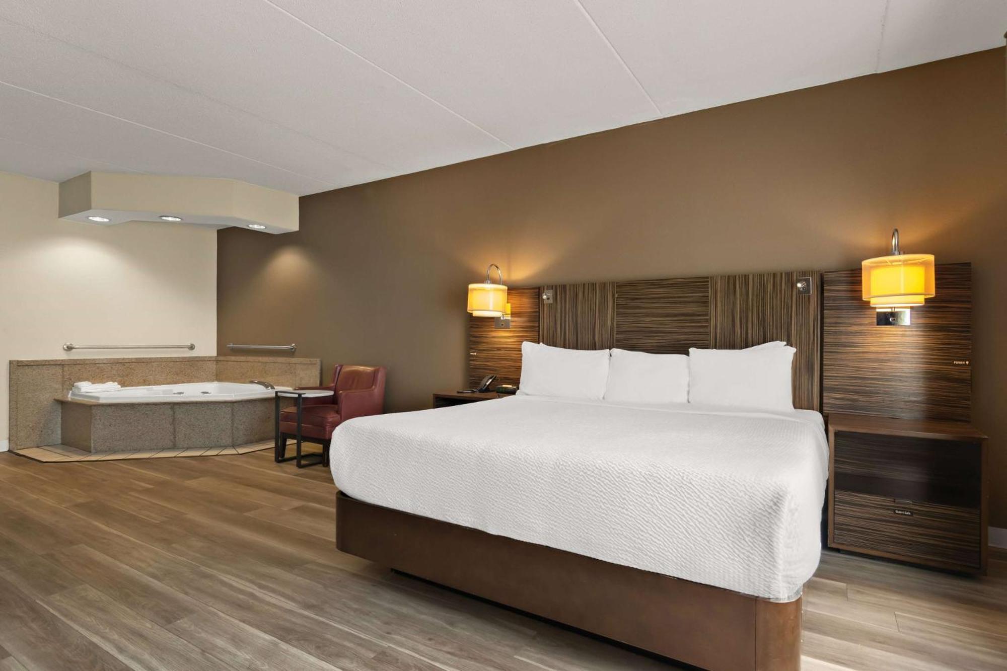 Ramada By Wyndham Harrisburg/Hershey Area Exterior photo