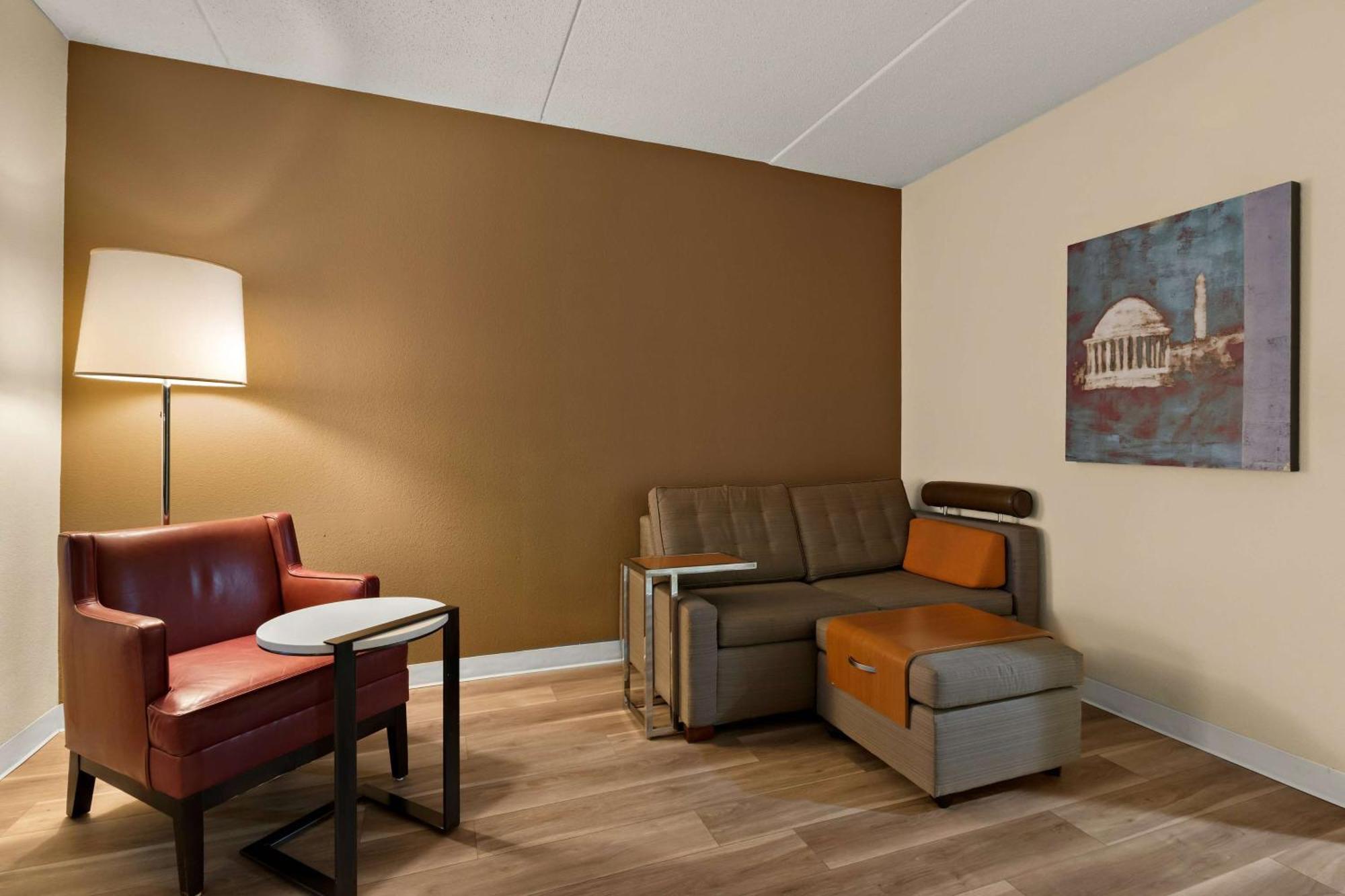 Ramada By Wyndham Harrisburg/Hershey Area Exterior photo