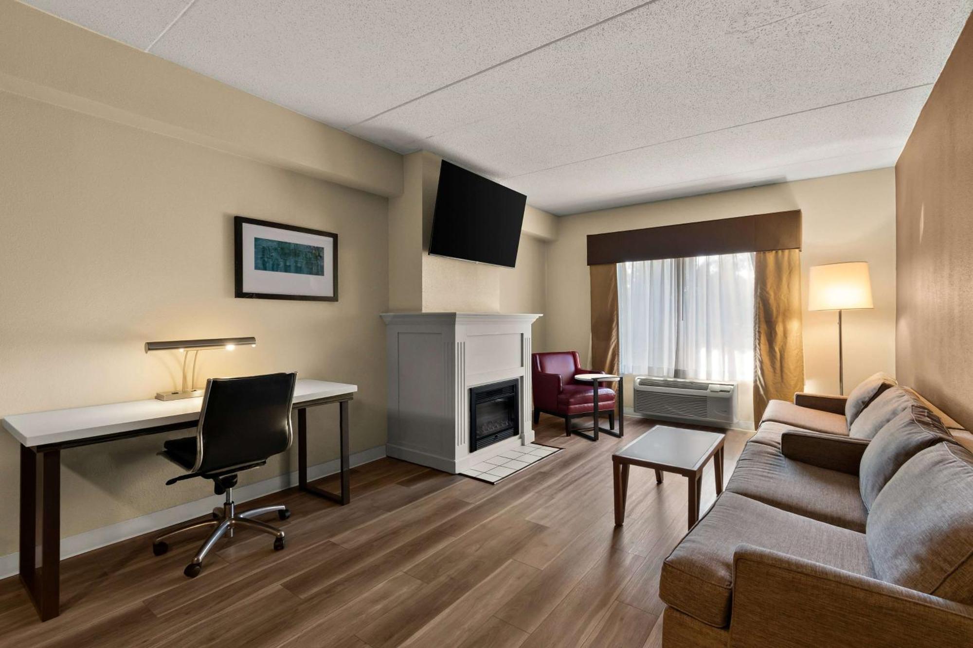 Ramada By Wyndham Harrisburg/Hershey Area Exterior photo