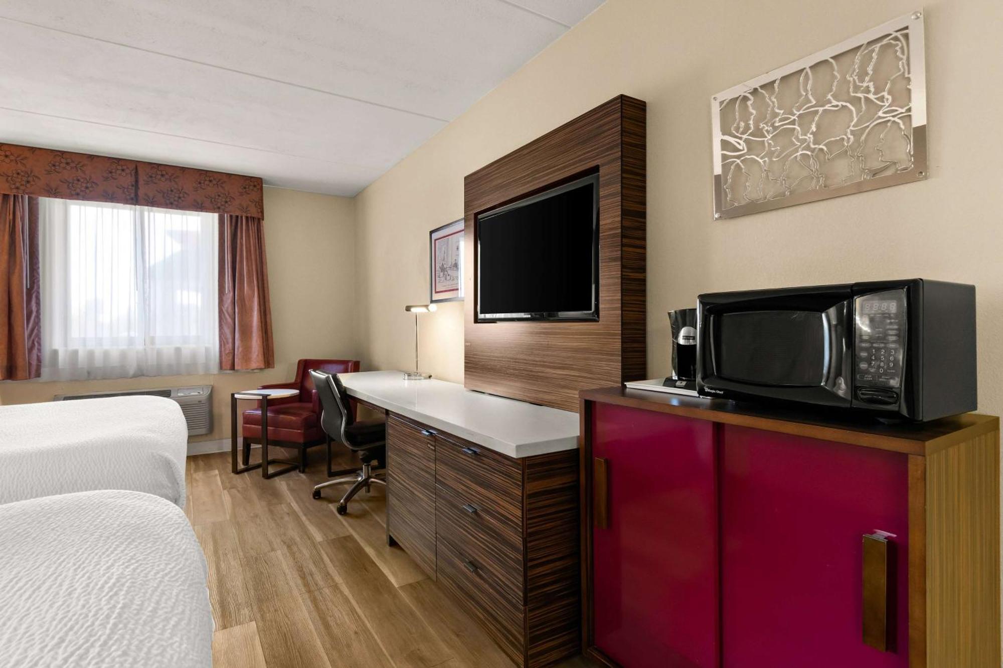 Ramada By Wyndham Harrisburg/Hershey Area Exterior photo