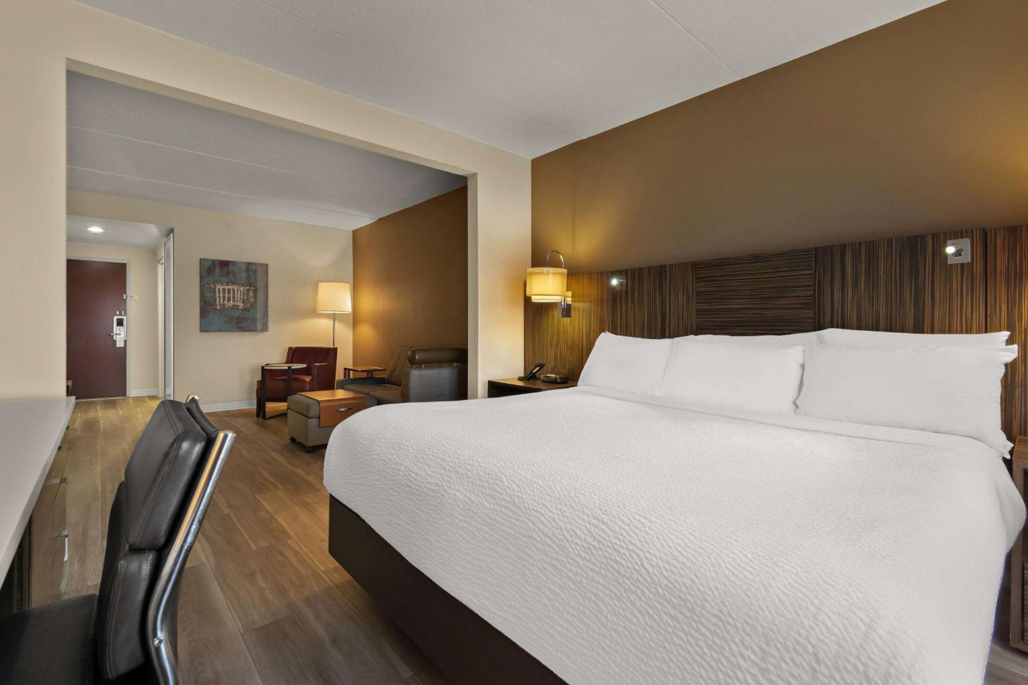 Ramada By Wyndham Harrisburg/Hershey Area Exterior photo