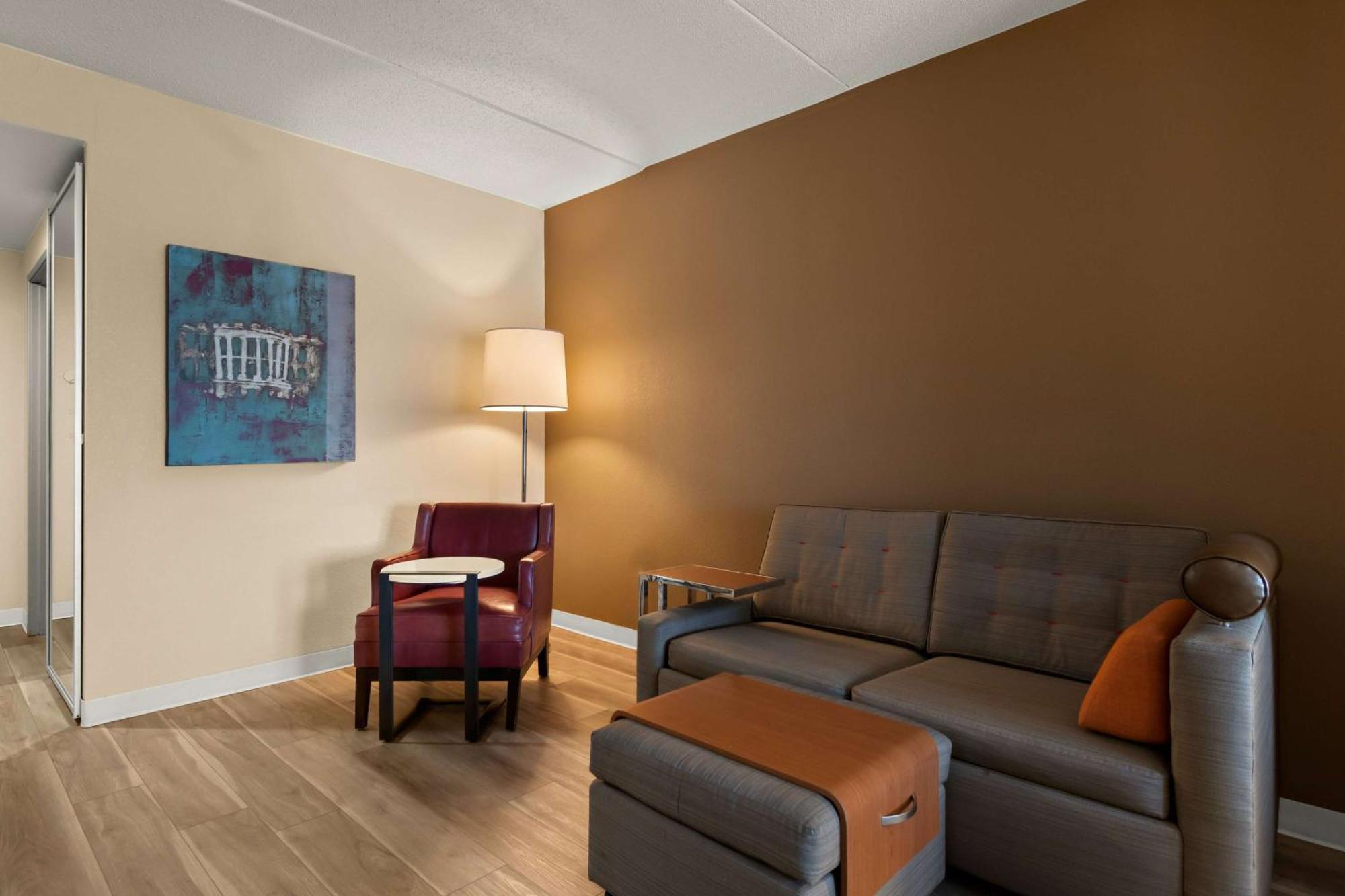 Ramada By Wyndham Harrisburg/Hershey Area Exterior photo