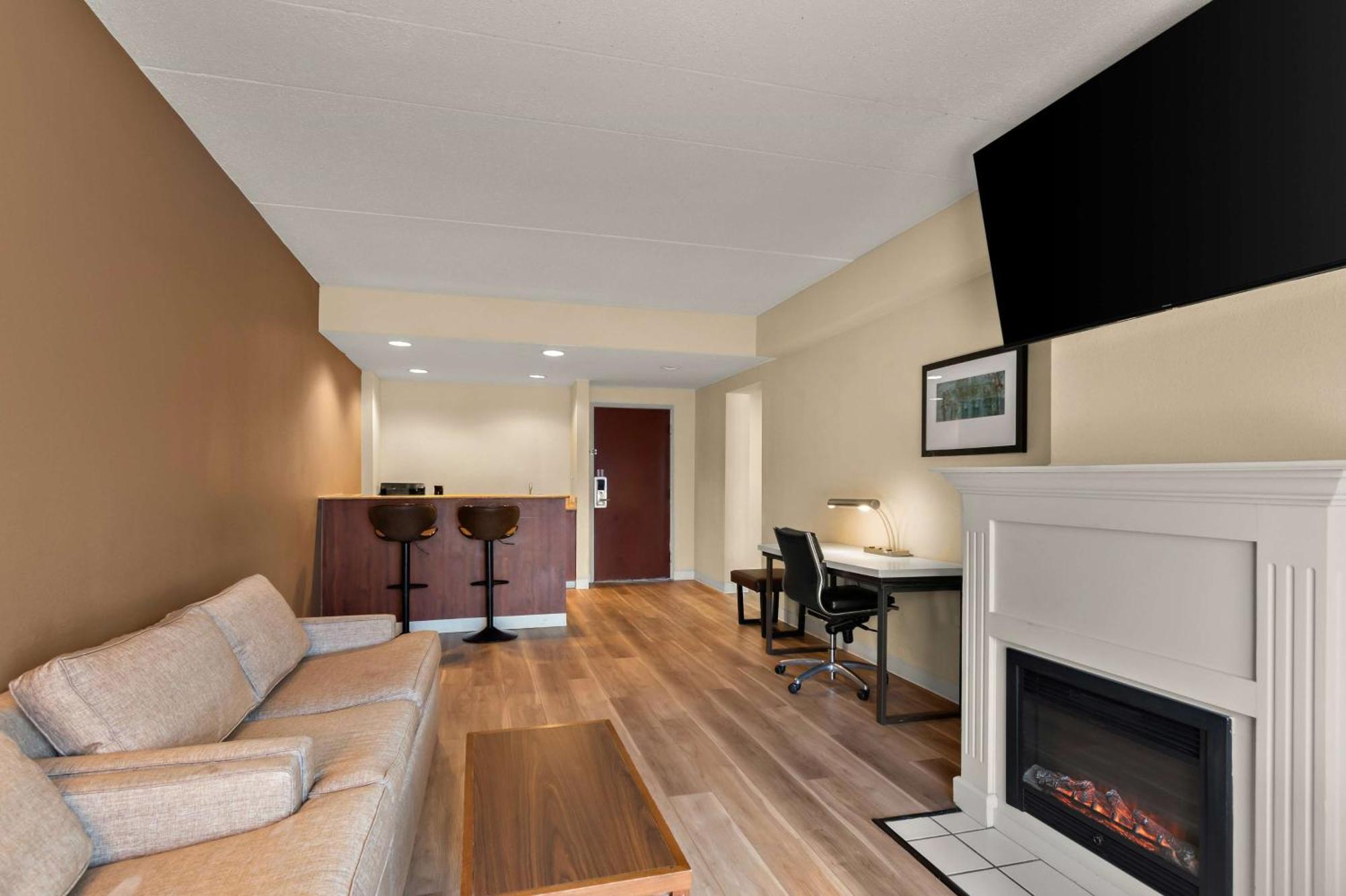 Ramada By Wyndham Harrisburg/Hershey Area Exterior photo