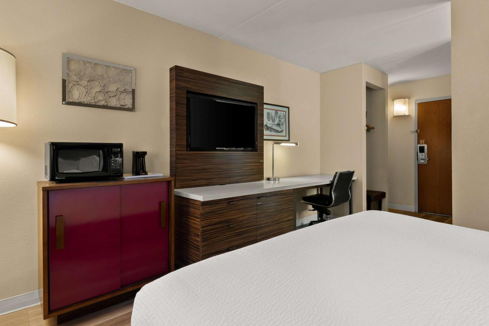 Ramada By Wyndham Harrisburg/Hershey Area Exterior photo