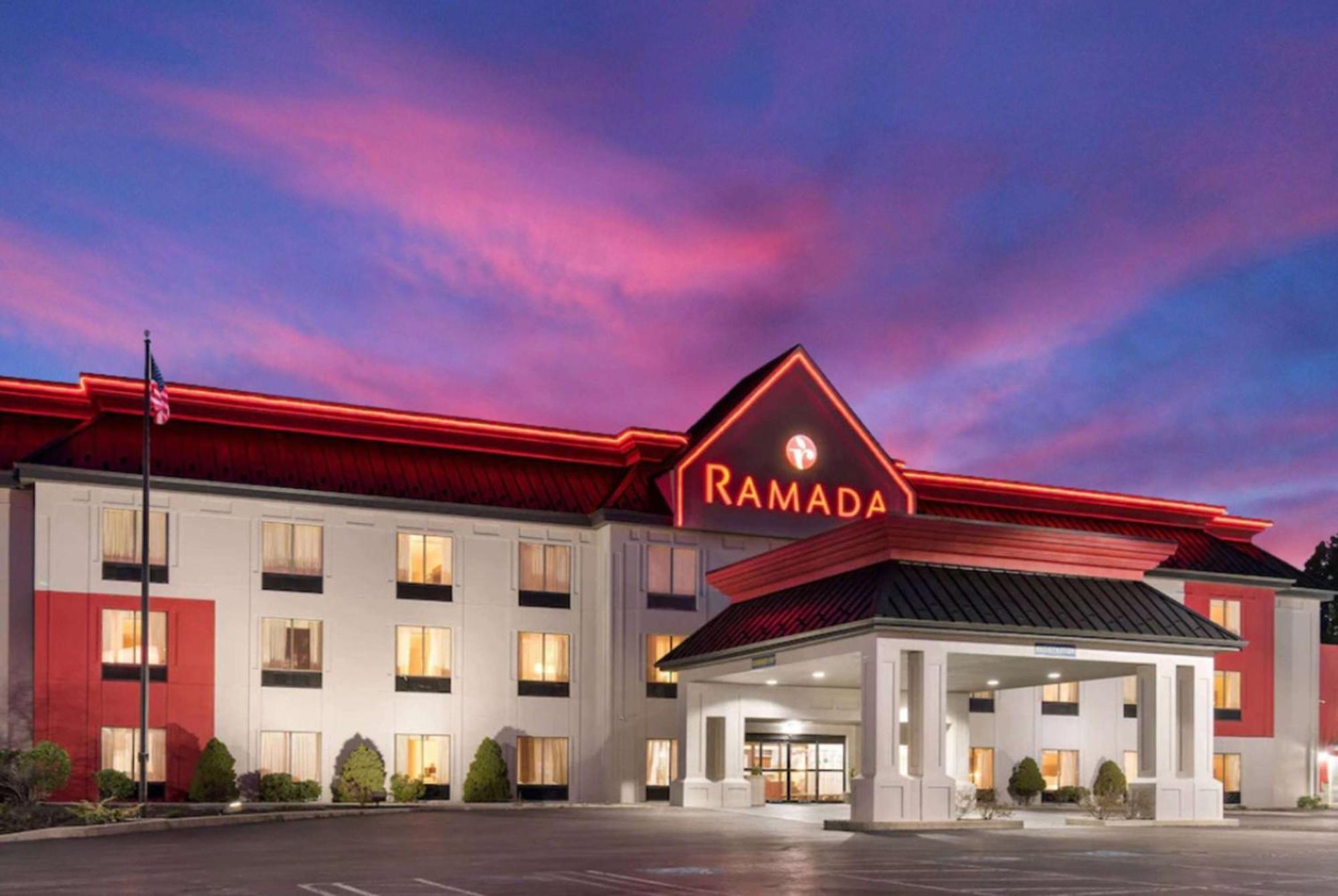 Ramada By Wyndham Harrisburg/Hershey Area Exterior photo
